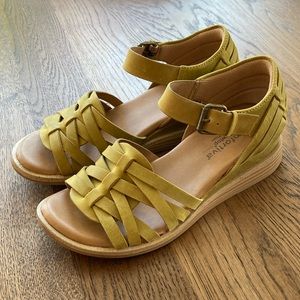 Comfortiva Marina sandals, new in box, size 6.5